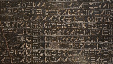 Photo of الكتابة الهيروغليفية القديمة استخدمت لتسجيل اللغة المصرية, والقيام بعمليات الحساب “الجمع والطرح”